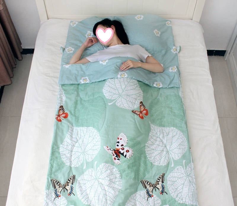 寝袋 シュラフ封筒型 軽量 保温 スリーピングバッグ アウトドア 避難用 丸洗い可能 防災用 コンパクト 登山 収納パック付き 春夏秋冬 車中泊 キャンプ 